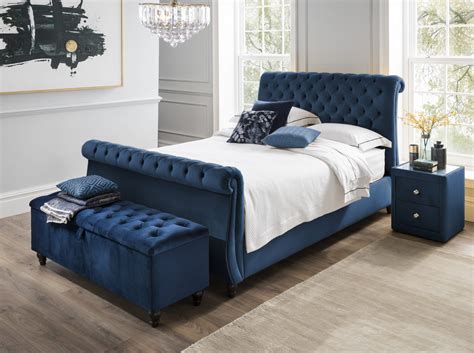 Choose from one of our beautiful, hand picked leathers, and an optional nailhead pattern to make this piece yours. Chesterfield upholstered bed | Abingdon Beds & Interiors