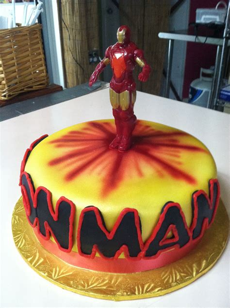 Sadly, i didn't add much to my tusal glass, so there isn't much to see. Iron man cake. Airbrush work. Base Electric yellow y luego ...