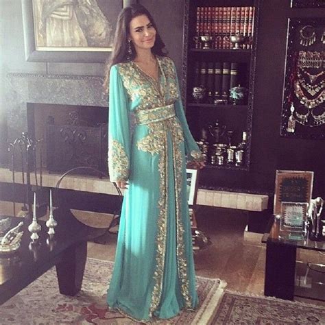 2016 Elegant Arabic Evening Dress Black Tulle Applique Sleeveless Dubai