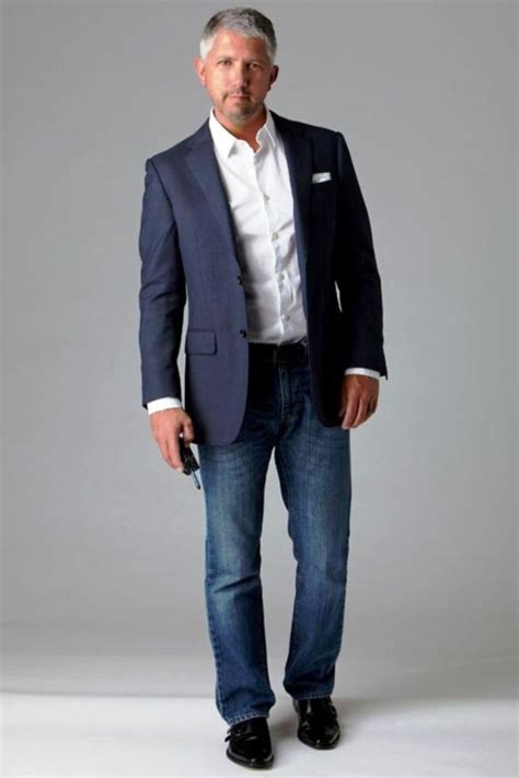 Gorgeous 32 Stylish Appearance Casual Fall Work Outfits For Men Over 50