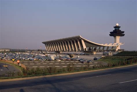 Dulles International Airport By Eero Saarinen And Associates 280ar