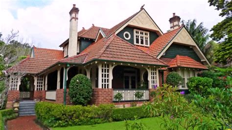 Many federation houses feature red brick on the front and less expensive brown bricks on the sides. Modern Federation Style Homes - Best Home Style Inspiration