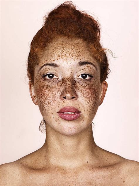 Stunning Portraits Of Freckled Peoples By Brock Elbank Sardas Bonitas Pessoas Com Sardas Sardas