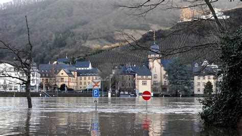 Suchen sie nach webhosting in deutschland in ihrer nähe. Hochwasser in Deutschland: Mosel überschwemmt Innenstädte ...