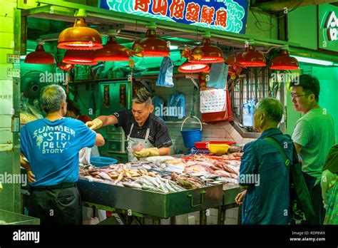 China Fish Market Hi Res Stock Photography And Images Alamy