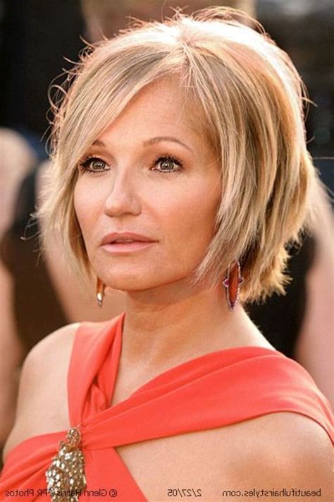 Perfect Layered Bob Hairstyle For Women Over 50 Short