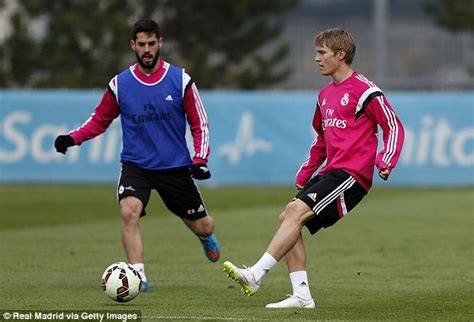 Todas las noticias, fotos, videos y goles del jugador de fútbol noruego. Martin Odegaard set for Real Madrid debut after wonderkid is called up to face Almeria | Daily ...