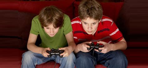 Niños jugando xbox 360 : How To Build A Gaming PC Desktop For Kids?