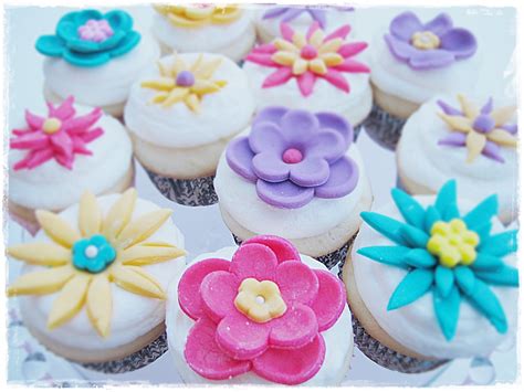 A Posy Of Spring Cupcakes And A Giveaway Purple Chocolat Home