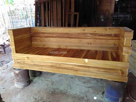 Kursi tamu minimalis jati dari srikandi jepara furniture, tampilanya yang simpael dan tetap berkualitas. Paling Terbaru Kursi Tamu Minimalis Modern Kayu Jati