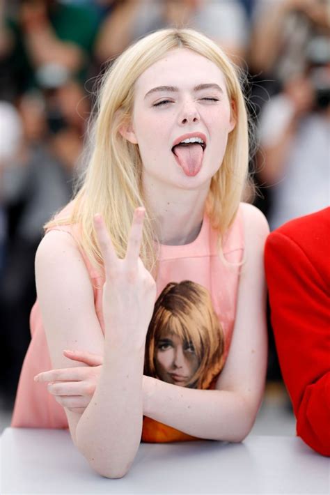 Actress Elle Fanning Attends The How To Talk To Girls At Parties Con Imágenes