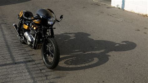 A Retrotastic Triumph Thruxton Custom By Tamarit Motorcycles