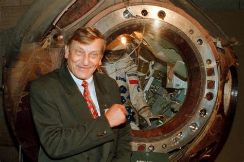 Maybe you would like to learn more about one of these? Kim jest Mirosław Hermaszewski? Rodzina, kariera - Super ...