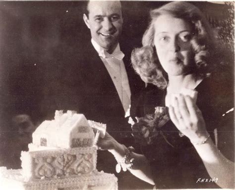 Bette Davis Enjoying Some Birthday Cake On April 5 1941 Бетта
