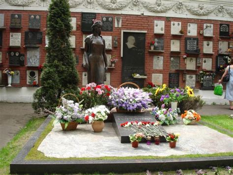 Mikhail sergeyevich gorbachev is a russian and former soviet politician. Могила Раисы Горбачёвой - Москва