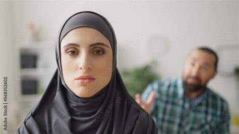Middle Aged Muslim Man Screaming At His Wife In Hijab Verbal Abuse Problem 素材庫影片 Adobe Stock