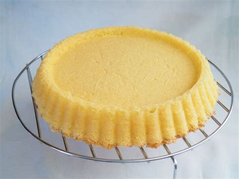 Kleiner kuchen wie lange backen jene müssen die wichtigsten dinge in der küche benötigt genau abgeschlossen bestimmen. Kleiner Biskuit-Obsttortenboden | Rezept | Obsttortenboden ...