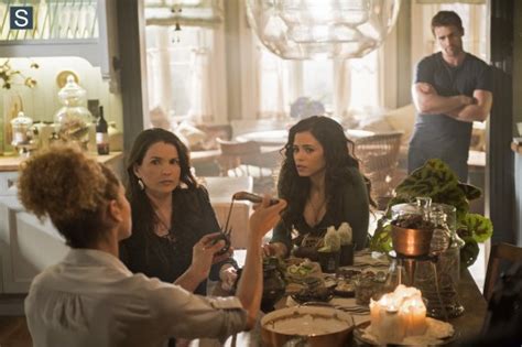 Witches Of East End Episode 206 When A Mandragora Loves A Woman