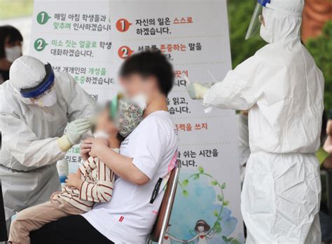 학생·교직원, 코로나 의심되면 진단검사 신속하게 받는다
