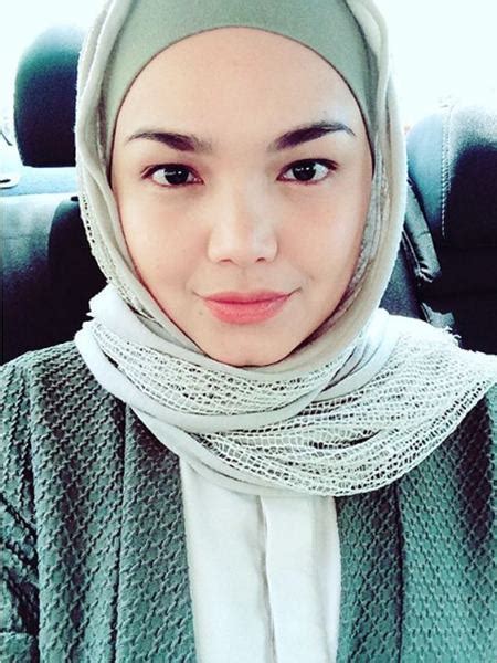 Dato' sri siti nurhaliza binti tarudin ssap, dimp, jsm, sap, pmp, aap (jawi: 10 Selfie Dato' Siti Nurhaliza Tanpa Mekap (Dan Tetap Cantik)