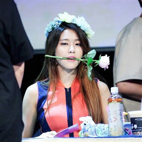 Nhưng chắc chắn là không phải từ thời cô còn hoạt động cùng aoa. SeolHyun | Aoa, Girl bands