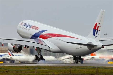 malaysia airlines flight mh148 makes emergency landing at melbourne airport onlanka news