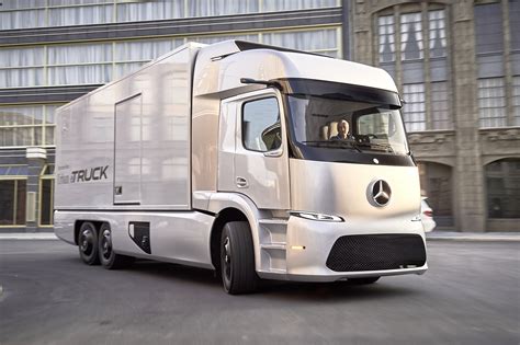 Weltweit Erste Leichte Und Schwere Lkw Mit Elektroantrieb Daimler