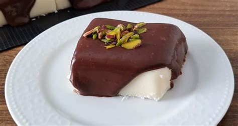 Çok Kolay Bir Tatlı Olan Çikolata Soslu Yalancı Tavuk Göğsü Tarifi | Loxy