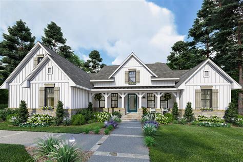 Bukan hanya simpel, namun juga pas untuk segala ukuran. New American Farmhouse Plan with Split Bedroom Layout ...