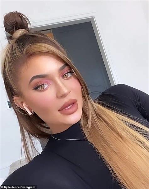 Kylie Jenner Admires Her Cosmetics Prowess As She Shares Sultry Selfie Kylie Kylie Jenner Jenner