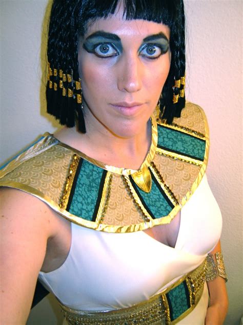 Diy Cleopatra Halloween Costume Tutorial Hello Nutritarian