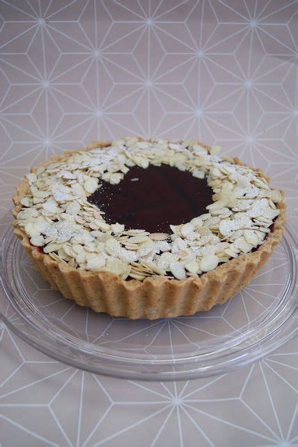 Das johannisbeergelee in eine kleine schüssel geben und in der mikrowelle etwas anwärmen, damit es sich besser verteilen lässt. Mandelmus-Käsetarte mit Johannisbeergelee | Mandelmus ...