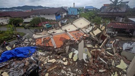 Gempa bumi sulawesi barat 2021 adalah sebuah gempa darat berkekuatan 6,2 mw yang melanda pesisir barat pulau sulawesi, indonesia pada tanggal 15 januari 2021, pukul 02.28 wita. TNI AL Siapkan Posko Penyaluran Bantuan Gempa Sulawesi Barat dan Banjir Kalimantan - News ...