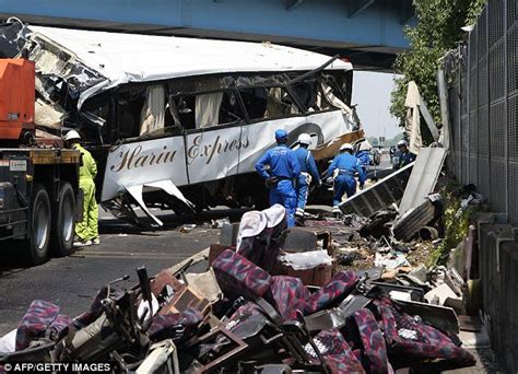 Tokyo Disneyland Coach Bus Crash Kills Seven Daily Mail Online