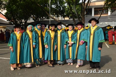 Wisuda Unpad Gelombang Ii Tahun Akademik 20142015 Sesi 1 Ilalang Foto