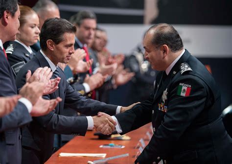 Iván morales corrales, agente de la división de inteligencia de la policía federal con cinco años de experiencia, fue trasladado al hospital central iván morales corrales es reconocido por peña nieto. Policía Federal: Mérito y reconocimiento 2015 ...