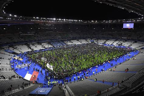 Le Foto Dello Stade De France Dopo Lattentato A Parigi Il Post