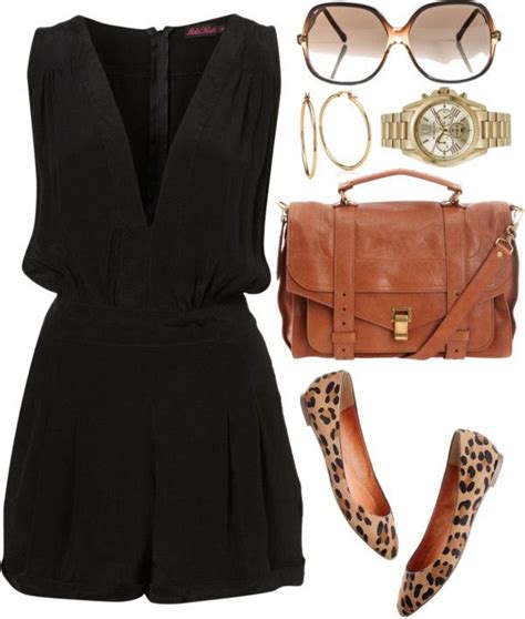 The lone wall painted in one contrasting color is losing fans. Casual Summer Fashion For Women Over 40 2020 | Become Chic