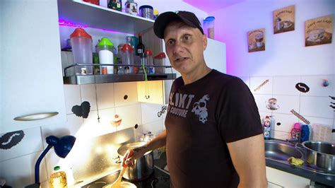 A revival of the beloved @nickelodeon series is coming to #paramountplus in 2021. 10 neue Folgen HARTZ UND HERZLICH - TAG FÜR TAG BENZ ...