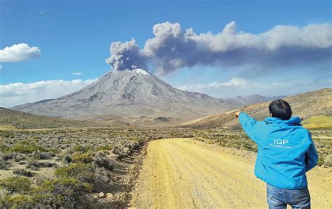 Explosión En El Volcán Ubinas Alcanzó Una Altura De 5500 Metros Y La