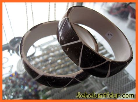 Cincin tunangan unik kini semakin banyak dicari oleh banyak pasangan. cincin kawin unik dan elegan, Model cincin nikah elegan ...