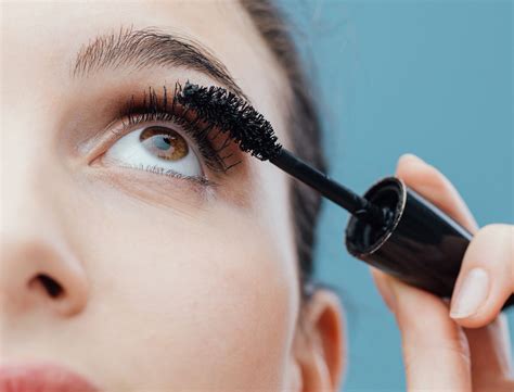 How To Stop Mascara From Smudging Under Eyes How To Stop Mascara From