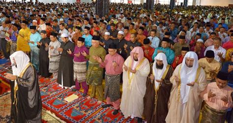 Menurut madzab syafi'i dan maliki bahwa hukum membaca doa. Bacaan Doa Qunut Dalam Rumi Solat Subuh | EncikShino.com