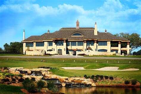 In addition, these vacation accommodations have a median size of 410 ft² as well as a median price of $126 per night. 15 Best Resorts in Oklahoma - Page 4 of 15 - The Crazy Tourist