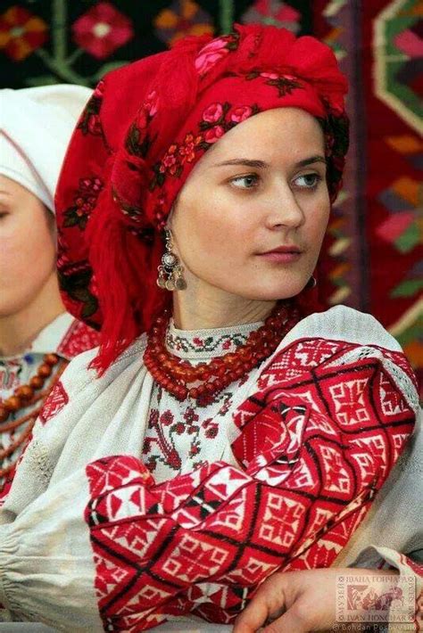 Ukrainian Girl In Folk Costume украинка в национальном костюме