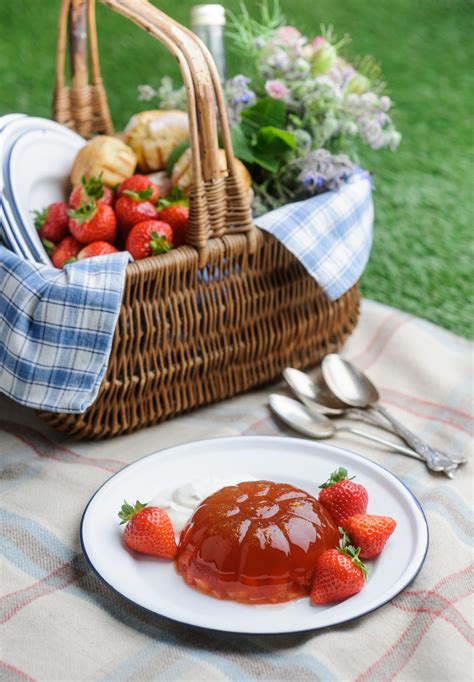 Recipe Sweet Eve Strawberry And Pimms Jellies Rated 245 88 Votes