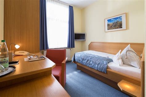 Der traumhafte nordseestrand vor der tür und das schicke schwimmbad im haus. Hotel Haus Margarete am Meer - Kaiserstr. 2, 26548 ...