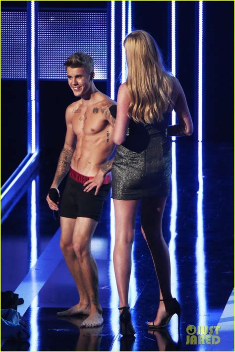 Justin Bieber Strips To His Underwear On Fashion Rocks Stage Photo