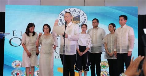 Elected Bataan Govt Officials Take Oath Philippine News Agency