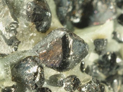 Chromite Mineral Information Data And Localities